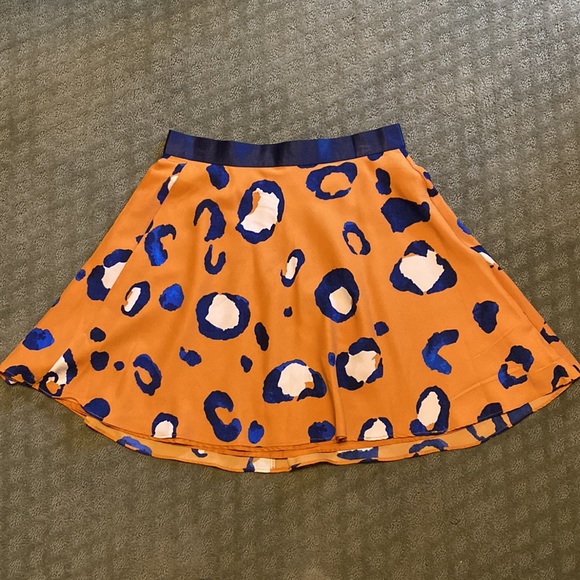 Silky, flirty skirt - Picture 7 of 8